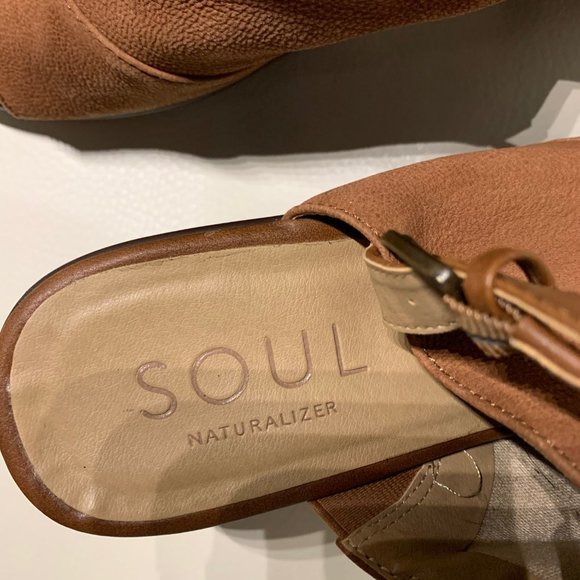 Naturalizer Soul,  Sandal, size 7.5 US. Nubuck style,  color tan. - Picture 3 of 11